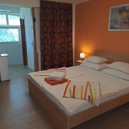 Studio Apartments Maslinik Đảo Krk Ngoại thất bức ảnh