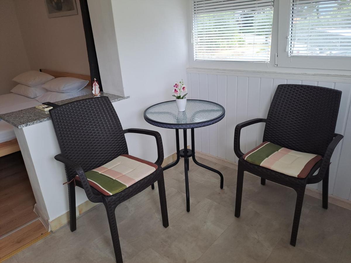 Studio Apartments Maslinik Đảo Krk Ngoại thất bức ảnh